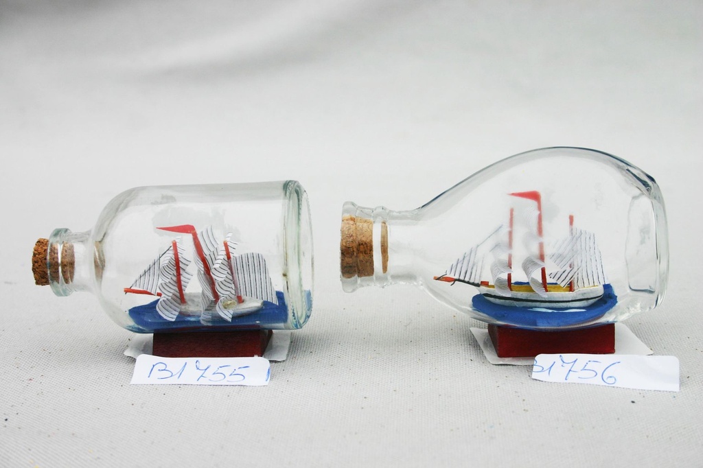 BOTTIGLIA VETRO C/BARCA LEGNO 