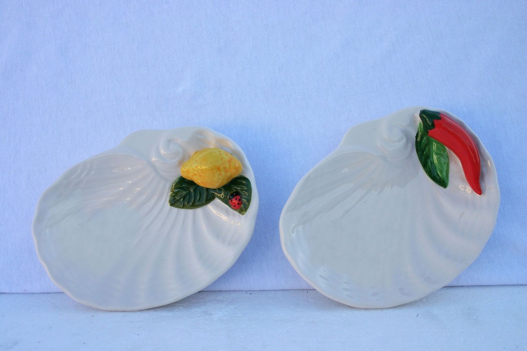 PIATTINO CERAMICA FORMA CONCHIGLIA C/PEPERONCINO 