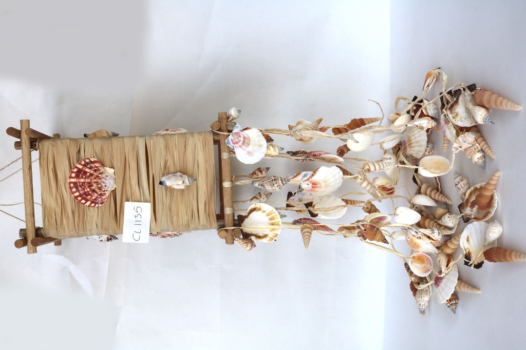 ANELLO FERRO C/RAFFIA C/MULTIF PLAC/CONCH/ST. BIAN H CM 65