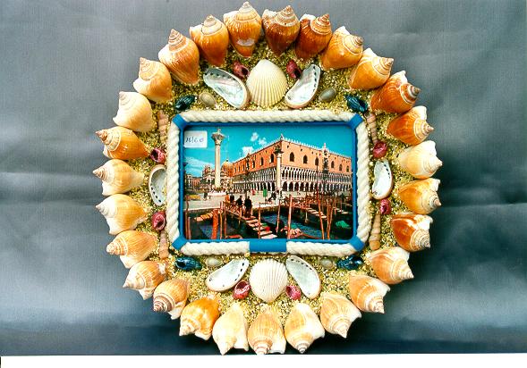 PIATTO PLASTICA VEDUTA STROMBUS CANARIUM DIAM 25 