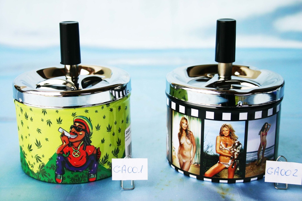 POSACENERE METALLO DONNE CINEMA A PRESSIONE 