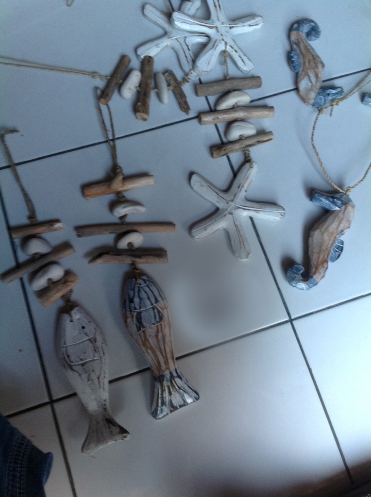 BASTONCINI LEGNO E SASSI SU CORDINI E CAVALLUCCIO 