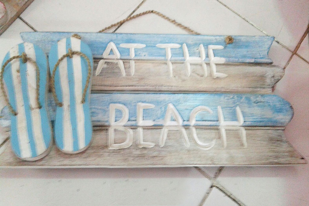 TARGA LEGNO C/2 CIABATTINE+SCRITTA INCISA CM 50*23 