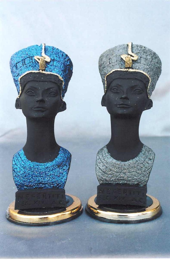 NEFERTITI GRANDE C/BASE DORATA 