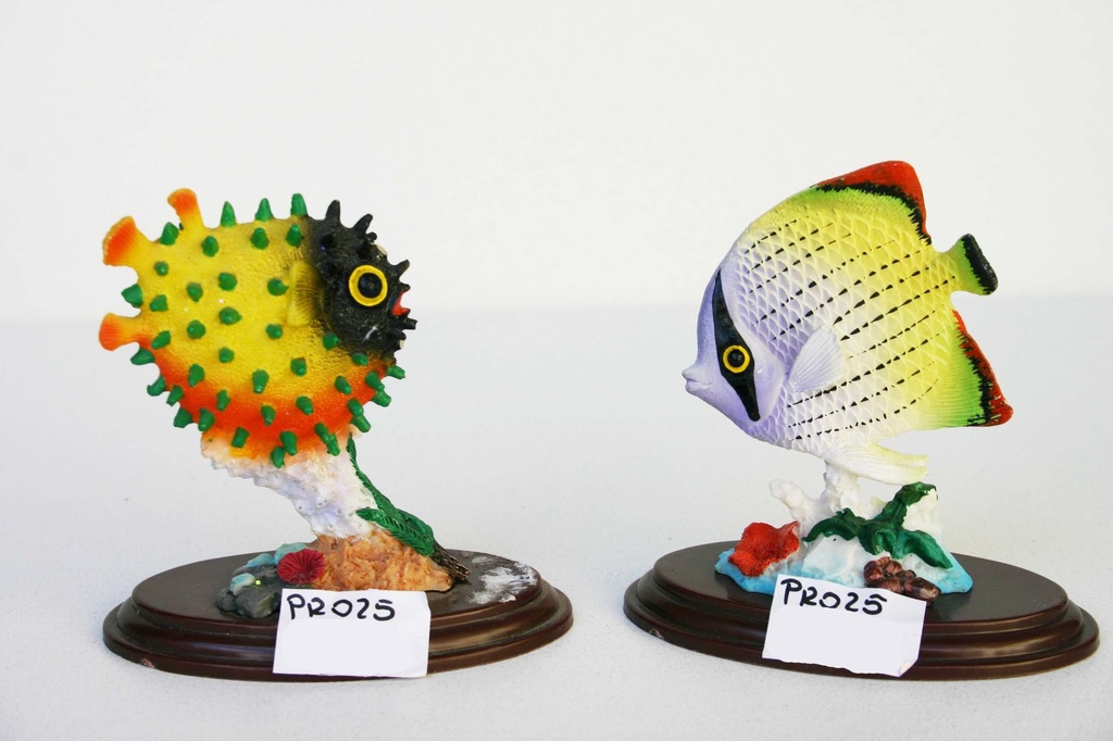 PESCE RESINA cm 8,5 c/BASE MOD.ASS. 