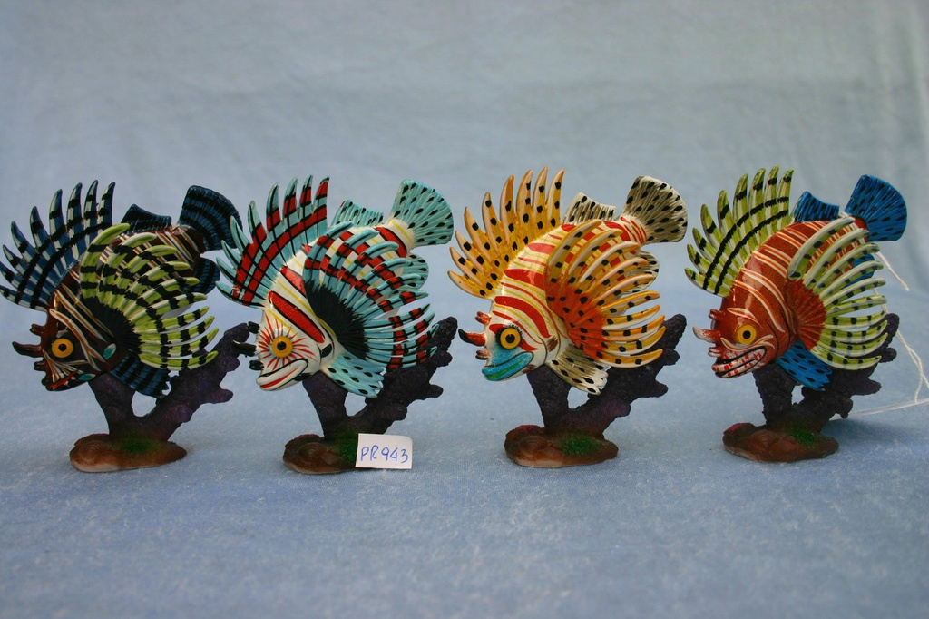 PESCI SIMIL-RESINA SU CORALLO 