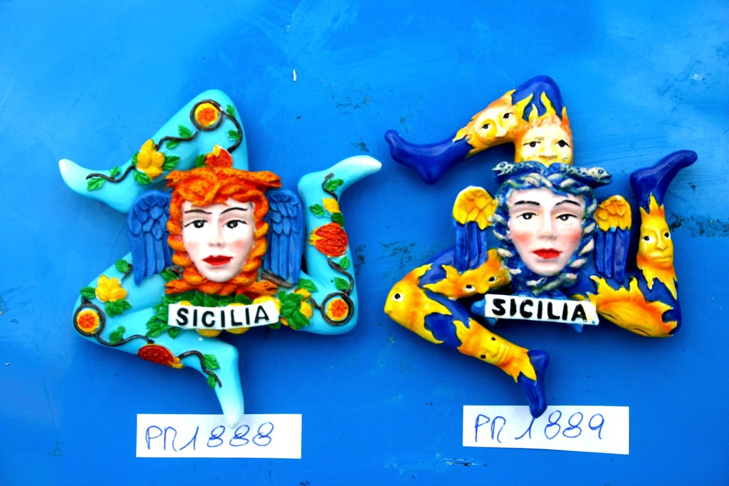 MAGNETE RESINA TRINACRIA SOLE 