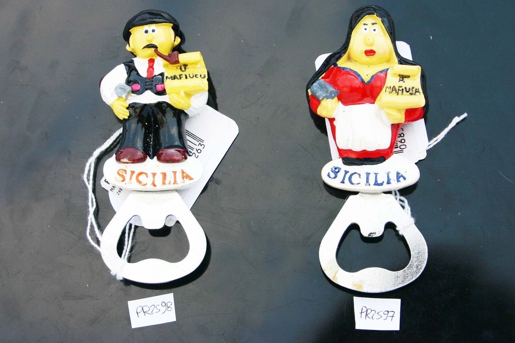 MAGNETE RESINA "DONNA" APRIBOTTIGLIE 