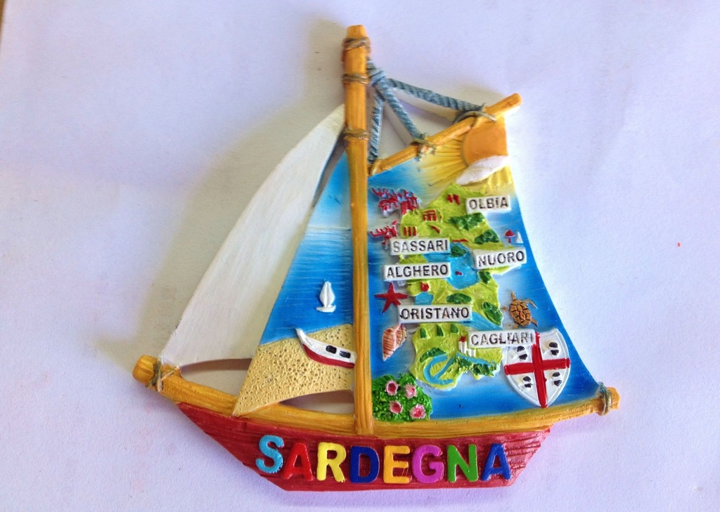 MAGNETE RESINA BARCA BIANCA SARDEGNA 