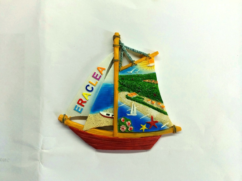 MAGNETE RESINA BARCA BIANCA ERACLEA 
