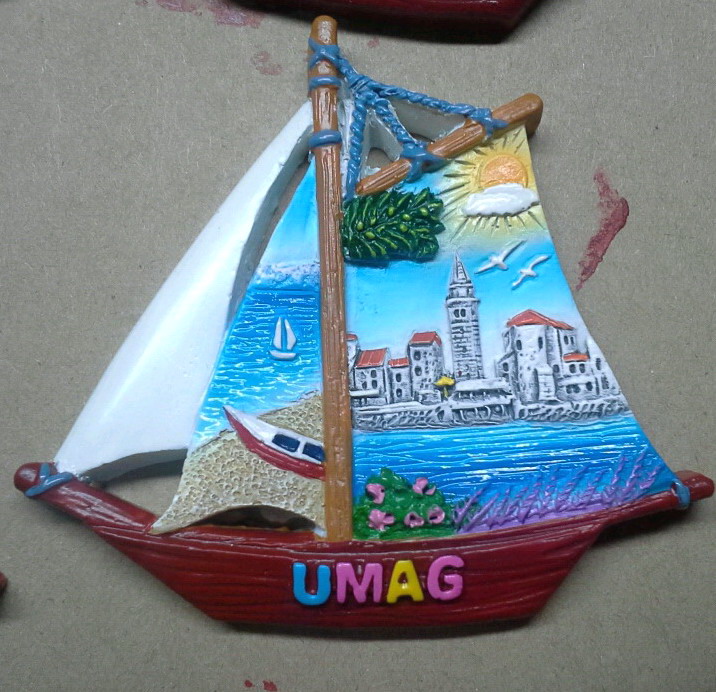 MAGNETE RESINA BARCA BIANCA UMAG 