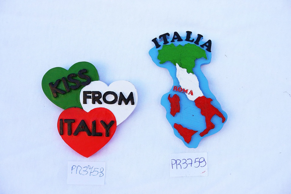 MAGNETE RESINA 3 CUORI KISS FROM ITALY 