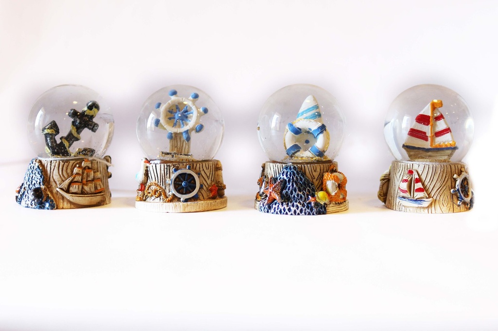 BOLLA NEVE VETRO B/RESINA C/SOGG MARINO 4 MOD 