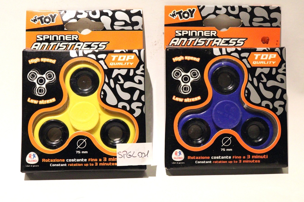 TOP SPINNER CON MARCHIO CE LOTTO N. A15136 E INDICAZIONI A NORMA RIPORTATE SULLA SCATOLA