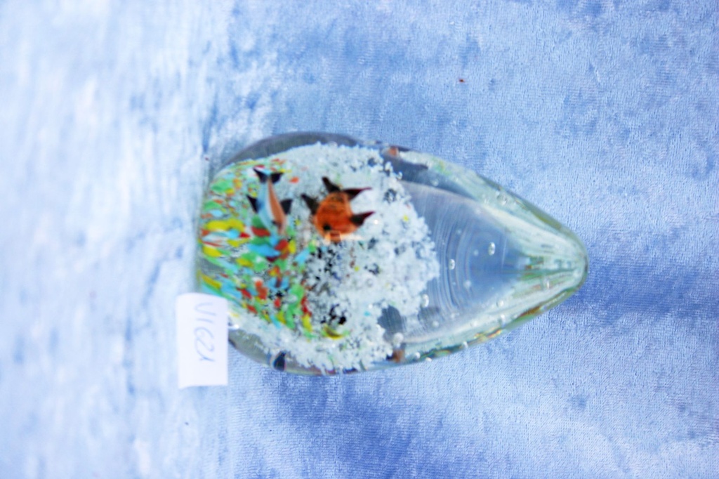 BOLLA PIRAMIDE VETRO C/PESCI COL ASS 