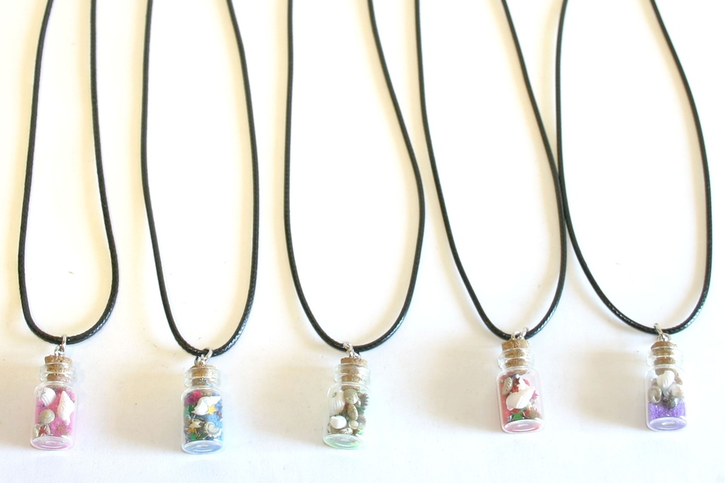 BOTTIGLIA VETRO C/SABBIA E CONCH C/CORDINO 2.2 CM 12 COL ASS