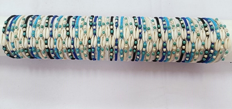 BRACCIALE CORDA, PERLINE E CONCHIGLIA SU TUBO